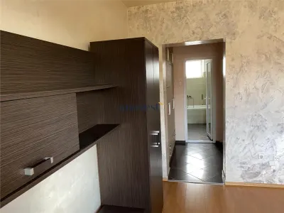 De inchiriat:Apartament cu 2 camere in zona Central - foto 7
