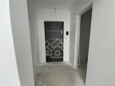 Ap.cu 3 camere, 2 balcoane si o  gradina de 95 mp, zona Turnisor - foto 9