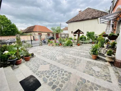 Vila individuala in Avrig - confort lux - 7 camere, 4 bai, 2 balcoane - foto 2