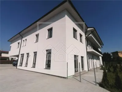 Ap.in vila, cu 2 camere si balcon - parcare in curtea privata a vilei - Selimbar