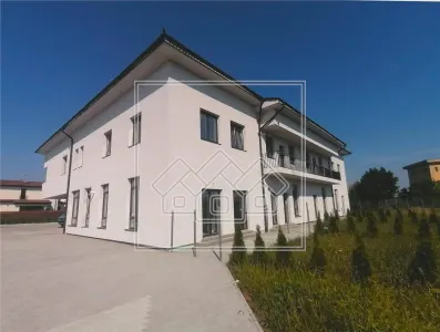 Ap.in vila, cu 2 camere si balcon - parcare in curtea privata a vilei - foto 4