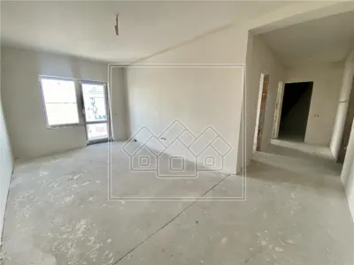 Ap cu 2 camere, balcon, predare la alb, incalzire in pardoseala - foto 17