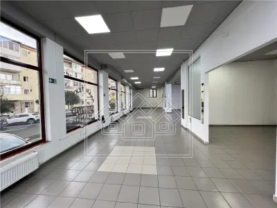 Spatiu comercial cu vitrina la strada - 177 mp - finisat la cheie - foto 14