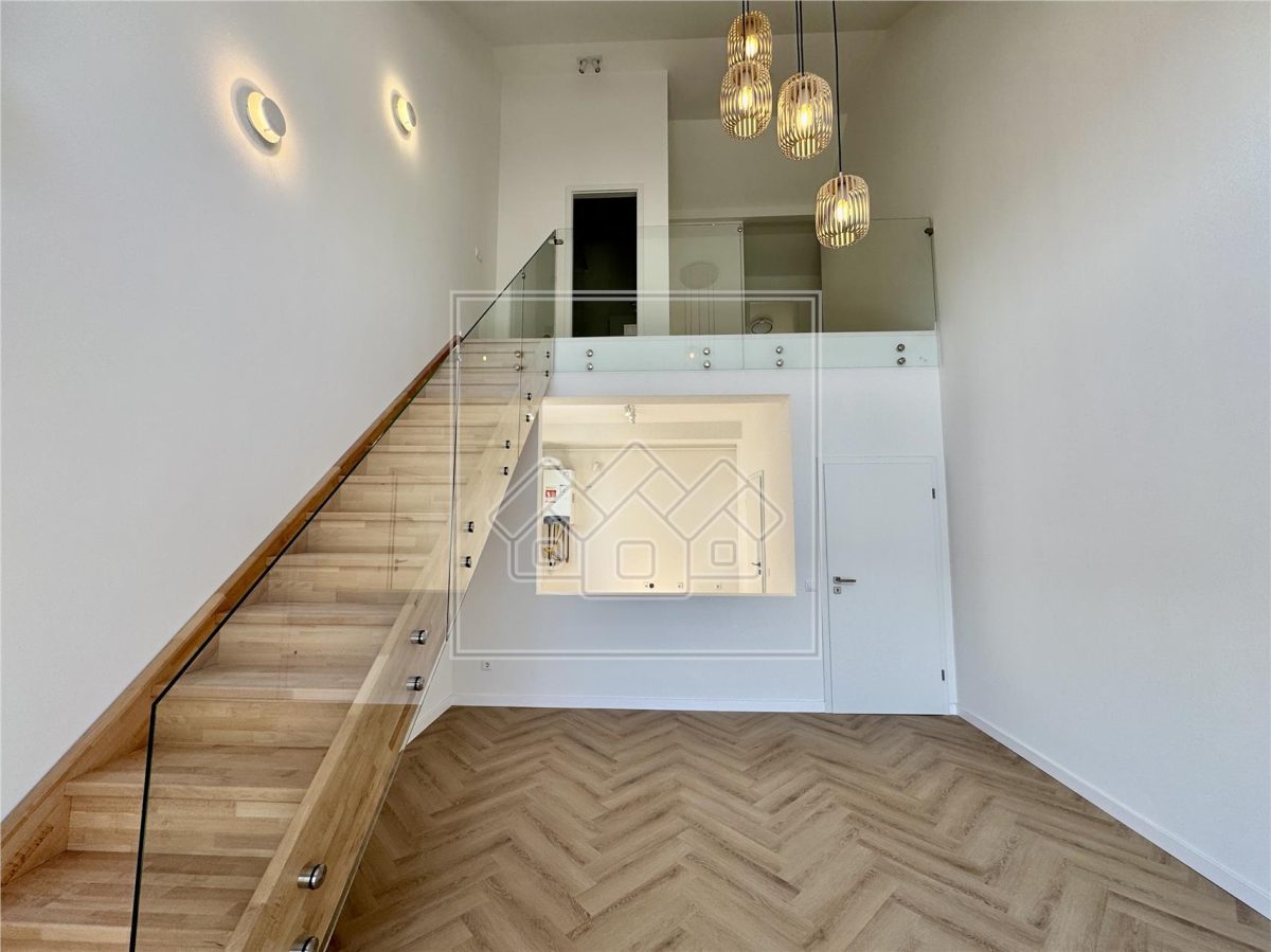Penthouse cu 4 camere si balcon - 2 bai, intabulat - Sibiu
