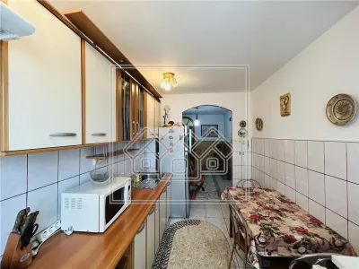 Ap decomandat, 3 camere, 2 balcoane, pivnita, Valea Aurie - foto 16