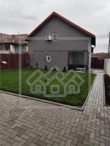 Casa individuala, la cheie, panouri solare, mobilata, utilata - foto 16