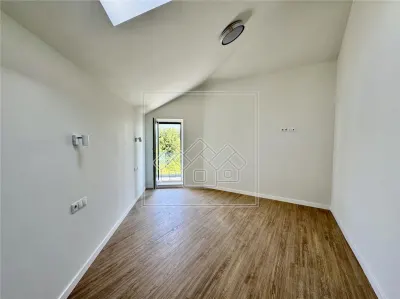 Penthouse cu 3 camere, 2 bai si balcon - la cheie - foto 5