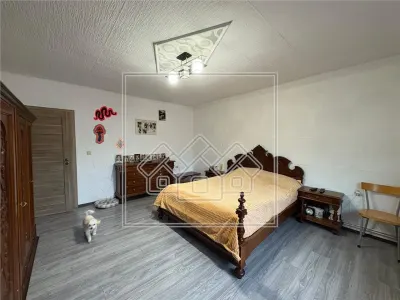 Casa cu 4 camere, balcon si curte - zona Lazaret - foto 3