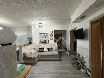 Casa cu 4 camere, balcon si curte - zona Lazaret - foto 7