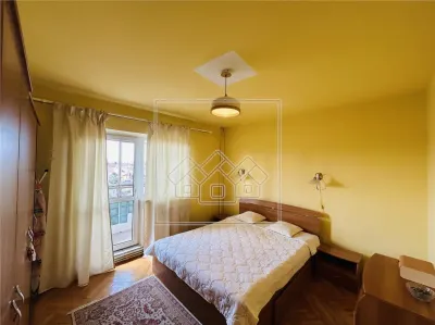 Apartament decomandat, 3 camere, 2 bai, balcon, etaj5/7 - Terezian - Sibiu