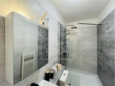 Apartament decomandat, cu 2 camere, 50 mp utili - Strand - foto 3