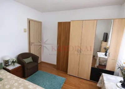 Apartament 2 camere decomandat, etajul 3 ,mobilat ,utilat , parcare ,boxa Astra- Sitarului - foto 4