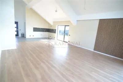 Vanzare casa individuala  3 camere ,2 bai ,Cartier Izvor -Tarlungeni - foto 14