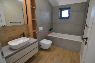 Vanzare casa individuala  3 camere ,2 bai ,Cartier Izvor -Tarlungeni - foto 8