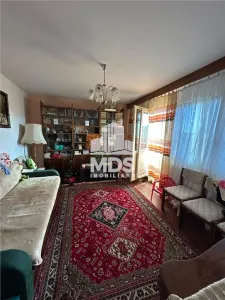 Decomandat la etaj 3 aproape de piata 700 bloc izolat - foto 2