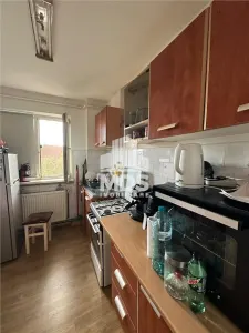 Decomandat la etaj 3 aproape de piata 700 bloc izolat - foto 13