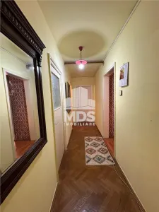 Decomandat la etaj 3 aproape de piata 700 bloc izolat - foto 10