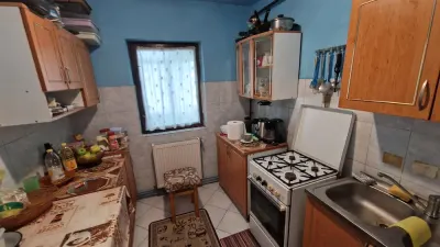 Decomandat la etajul 2 cu centrala propie - foto 6
