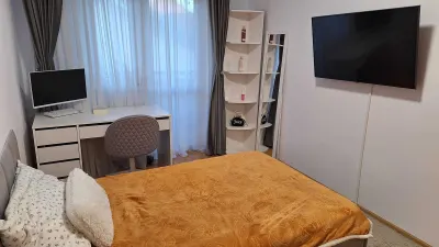 Decomandat etaj1 cu 2 bai si 2 balcoane in bloc anvelopat - foto 4