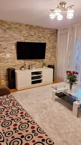Decomandat etaj1 cu 2 bai si 2 balcoane in bloc anvelopat - foto 5