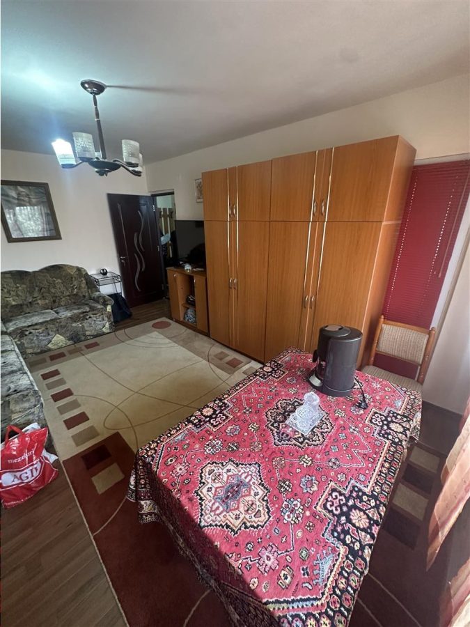 Decomandat cu 2 bai si 2 balcoane etaj intermediar - Timisoara