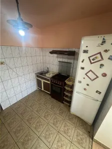 Decomandat cu 2 bai si 2 balcoane etaj intermediar - foto 4