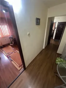 Decomandat cu 2 bai si 2 balcoane etaj intermediar - foto 10