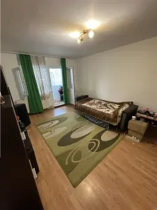 Decomandat cu 2 bai si 2 balcoane la etajul 1 bloc izolat - foto 1