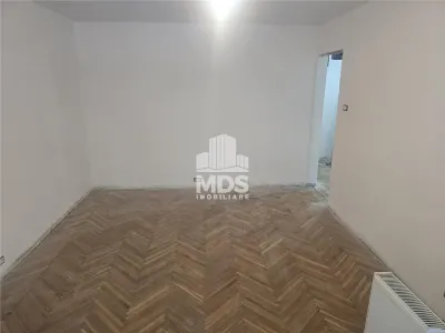 Decomandat cu 2 bai la etajul 2, proaspat renovat - foto 15