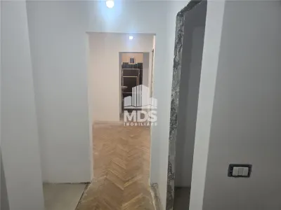 Decomandat cu 2 bai la etajul 2, proaspat renovat - foto 16