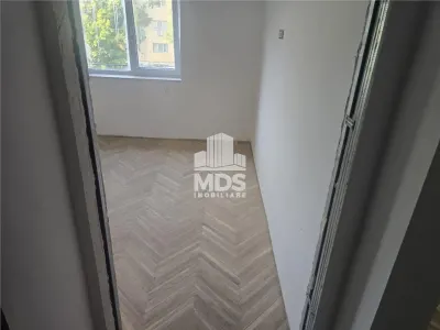 Decomandat cu 2 bai la etajul 2, proaspat renovat - foto 25