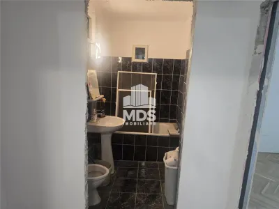Decomandat cu 2 bai la etajul 2, proaspat renovat - foto 4