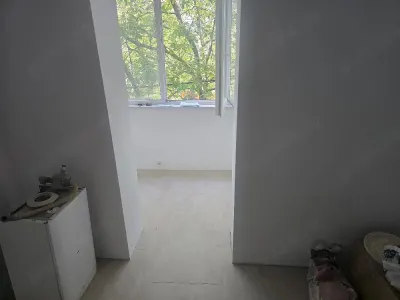 Decomandat cu 2 bai la etajul 2, proaspat renovat - foto 6