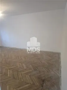 Decomandat cu 2 bai la etajul 2, proaspat renovat - foto 7