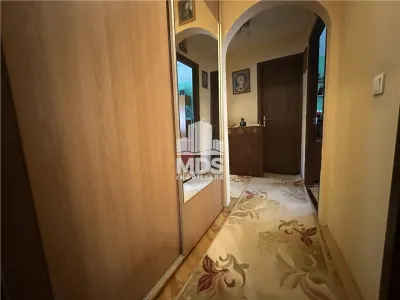 Etaj cu 2 bai si 2 balcoane bloc izolat - foto 8