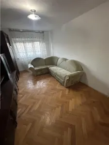 3 camere decomandate cu centrala etaj 1 si 2 balcoane - foto 2