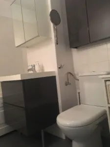 Decomandat cu 2 băi și 2 balcoane, renovat modern - foto 15