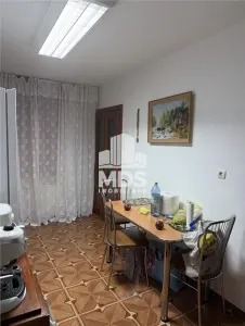 Etaj 1 cu 2 bai si 2 balcoane si garaj sub bloc - Timisoara