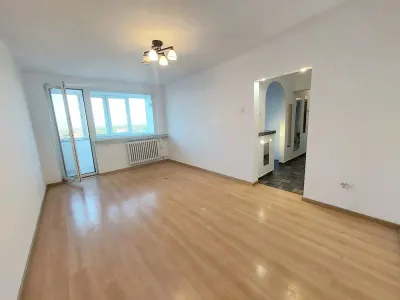 Decomandat, model mare in bloc anvelopat, etaj intermediar - foto 7
