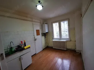 4 camere cu 2 bai in bloc reabilitat linga Punctele Cardinale - foto 4