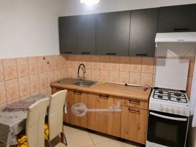 Apartament 2 camere decomandat | Piața Nicolina -  400â‚¬ - foto 3