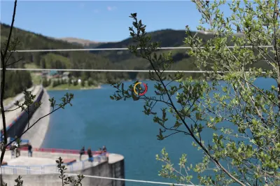terenuri speciale Padina Busteni sunt dispuse ca o veritabila coroana in jurul lacului Bolboci - Pietrosita