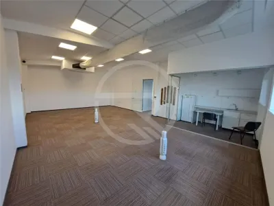 Hala/Spatiu Birouri, 275 mp utili, situata in zona Aeroportului! - foto 5