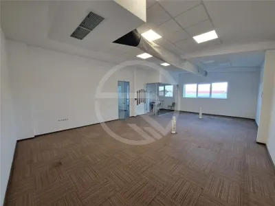Hala/Spatiu Birouri, 275 mp utili, situata in zona Aeroportului! - foto 6