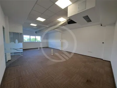 Hala/Spatiu Birouri, 275 mp utili, situata in zona Aeroportului! - foto 7