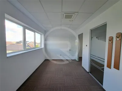 Hala/Spatiu Birouri, 275 mp utili, situata in zona Aeroportului! - foto 10