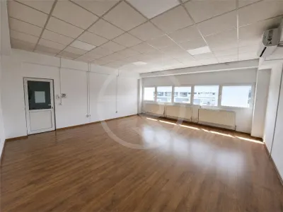Spatiu pentru birouri, 130 mp utili, situat in Baciu! - foto 2