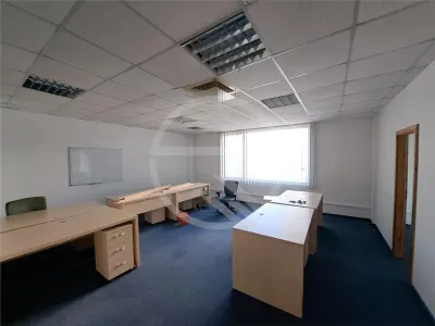 Spatiu pentru birouri, 400 mp utili, situat in zona Tetarom! - foto 6