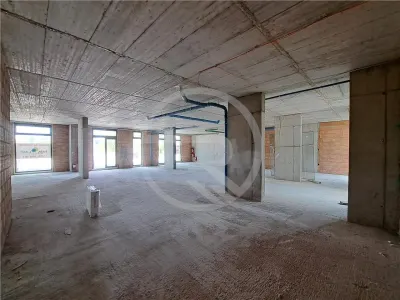 Spatiu comercial, 211 mp utili, situat in cartierul Intre Lacuri! - foto 4