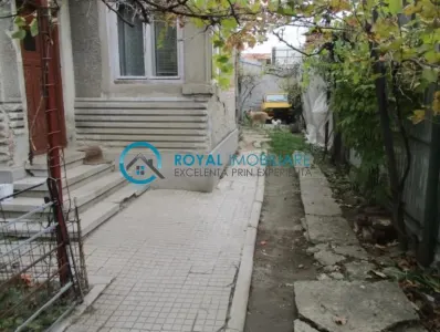 Royal Imobiliare - Vanzare Casa zona Sala Sporturilor - Ploiesti